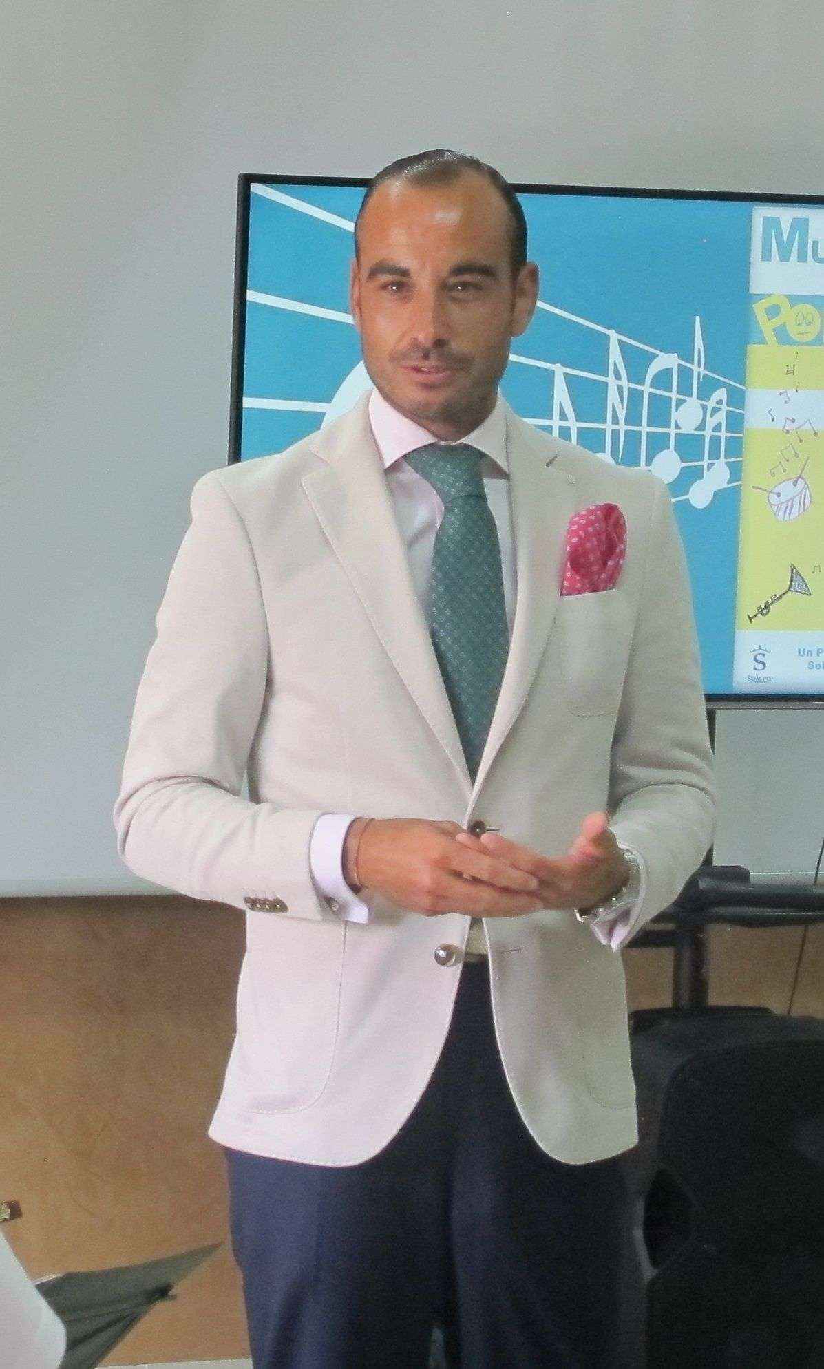 El escritor Pelayo Arango apadrina la campaña ‘Diez causas para un invierno solidario’