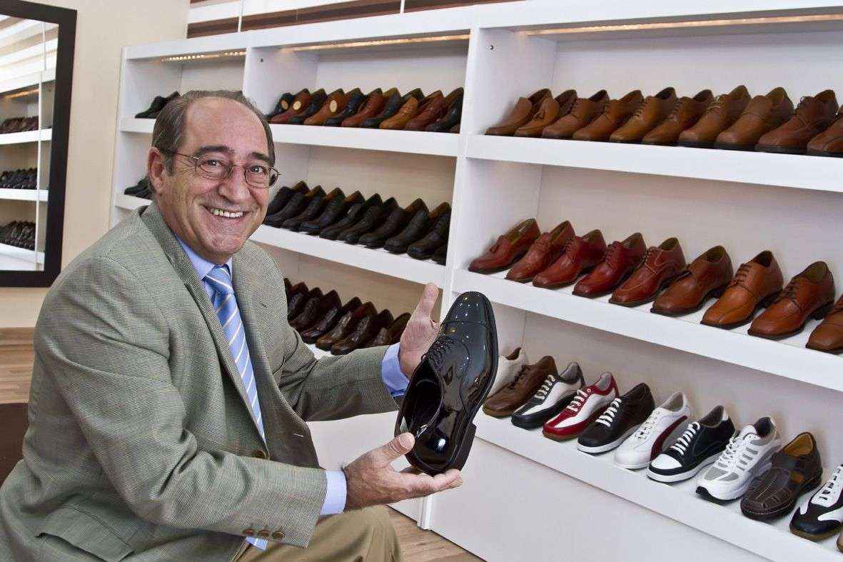 León premia a Andrés Ferreras, pionero del comercio electrónico