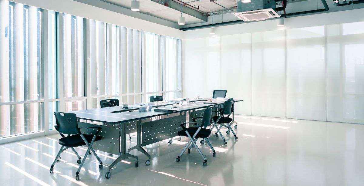 Las sillas de oficina ergonómicas aumentan la productividad en un 25%, según Deskandsit