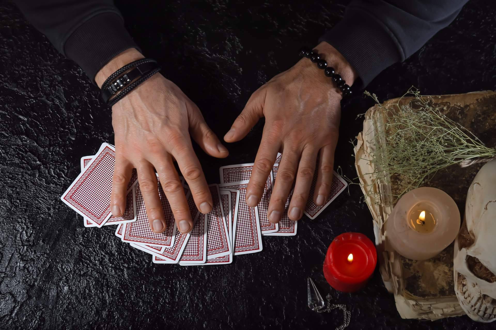 David y Ángelo, los profesionales del tarot y la videncia reconocidos por ser videntes buenos y económicos