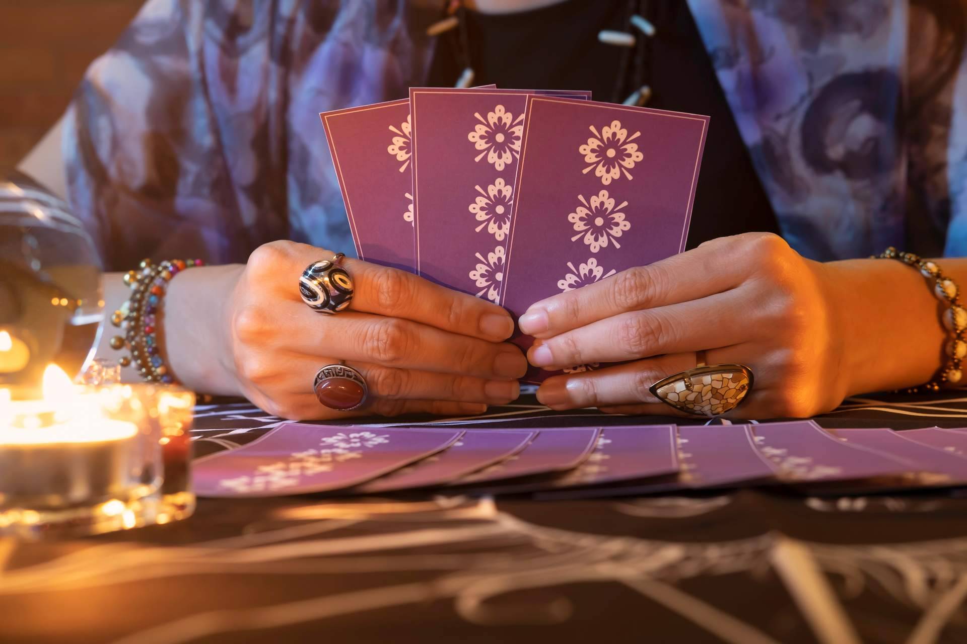 Lectura del tarot para encontrar respuestas, por Rosa Sastre